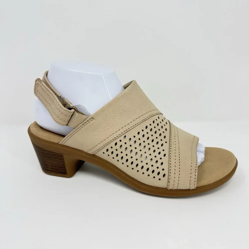 Clarks Emily2 Mist Women’s 8.5 M Sand Nubuck Block Heel Slingback Sandals New